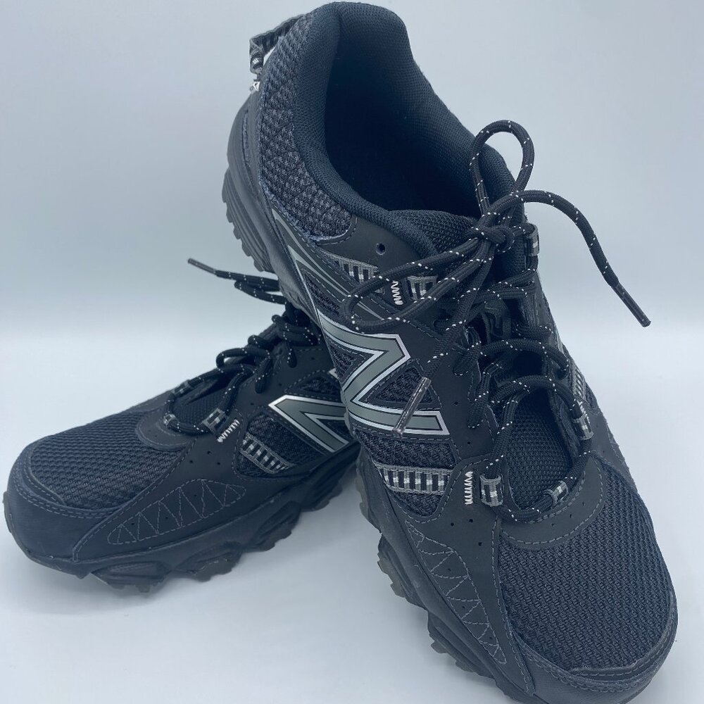 Mens New Balance Black and Gray Sneakers. I ordered wrong size.Great shoe!